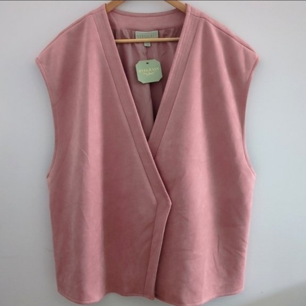 RYEGRASS | Women's Desert Rose Faux Suede Button Up Vest